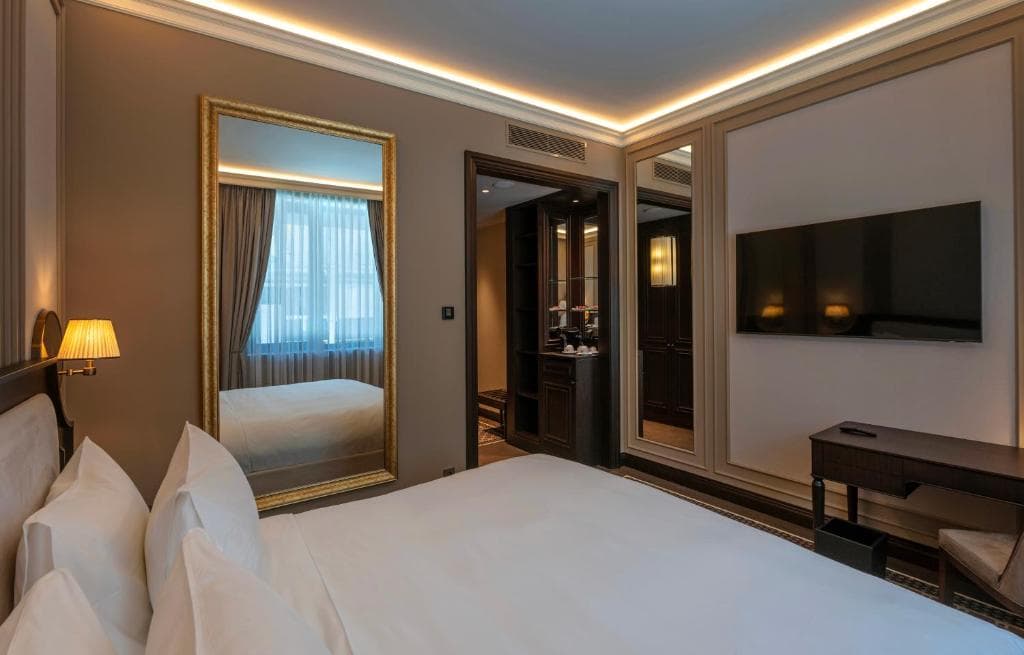 GoldenEye Hotel & Casino - 17