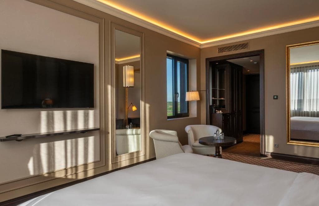 GoldenEye Hotel & Casino - 11